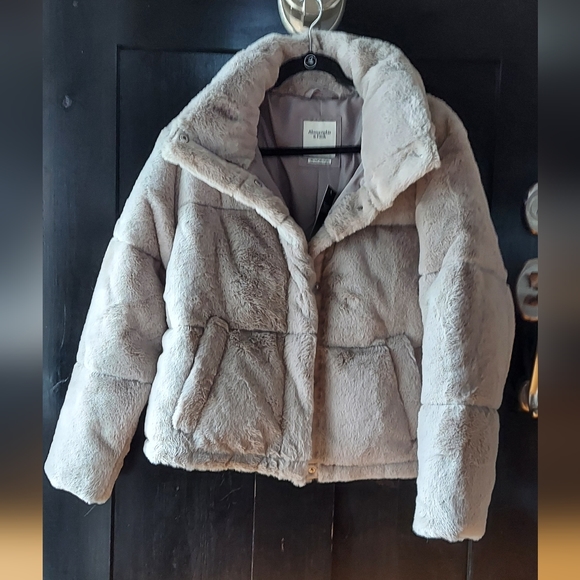 Women's A&F Mini Puffer Coat - Picture 1 of 3
